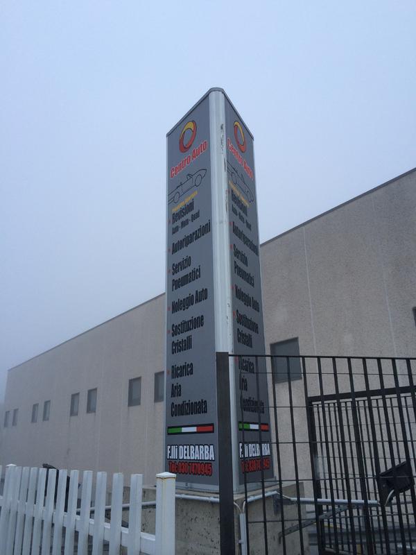Totem Aziendale Trifacciale